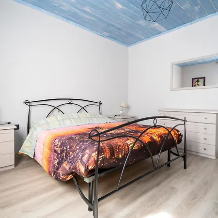 Leandra San Costanzo