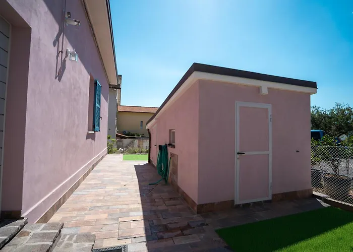 Holiday home Leandra